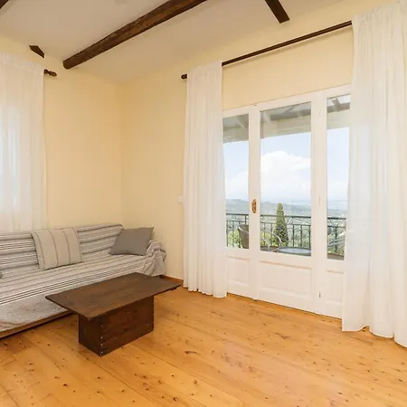 Apartment Holidays *